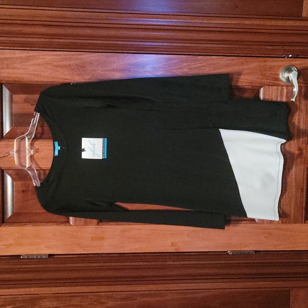 Vfish Dress NWT Size Medium Black White